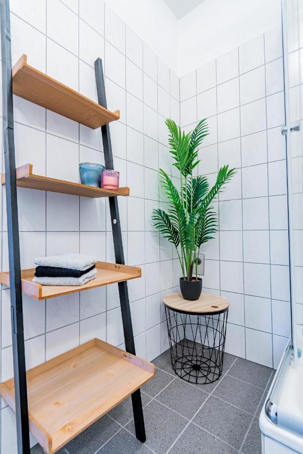 Helles Apartment In Top-Lage Mit Parkplatz Magdeburg Eksteriør billede